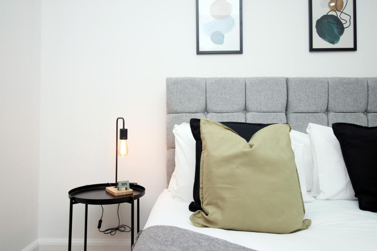 No 2 Under The Clock By Ssw - 2Br, Right In The City Centre, Sleeps 6 カーディフ エクステリア 写真
