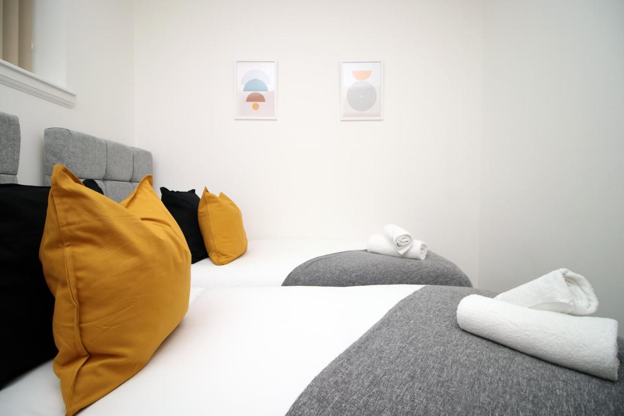 No 2 Under The Clock By Ssw - 2Br, Right In The City Centre, Sleeps 6 カーディフ エクステリア 写真