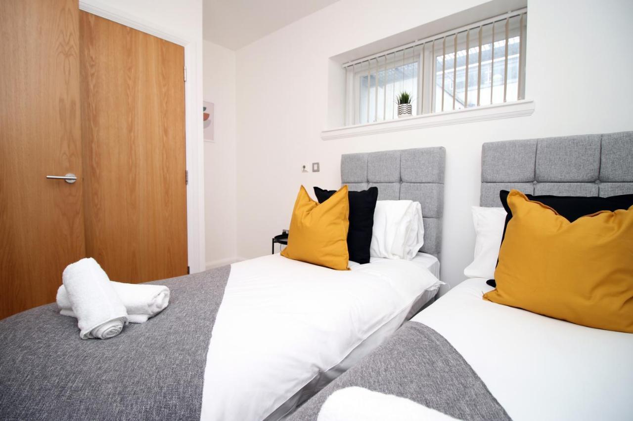 No 2 Under The Clock By Ssw - 2Br, Right In The City Centre, Sleeps 6 カーディフ エクステリア 写真