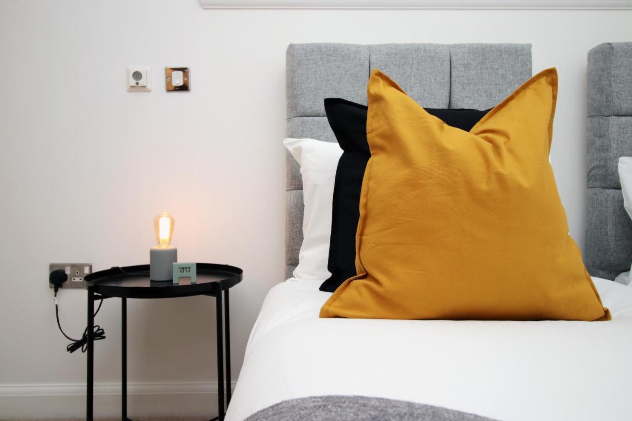 No 2 Under The Clock By Ssw - 2Br, Right In The City Centre, Sleeps 6 カーディフ エクステリア 写真
