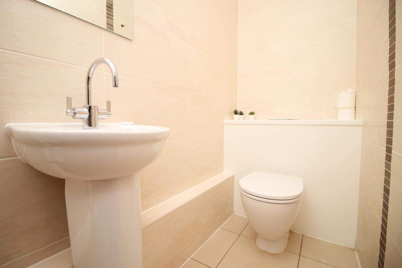 No 2 Under The Clock By Ssw - 2Br, Right In The City Centre, Sleeps 6 カーディフ エクステリア 写真