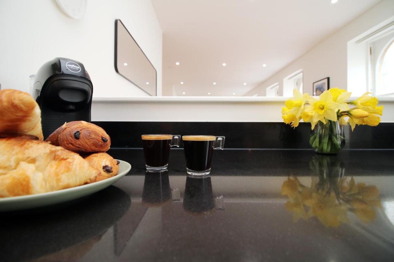 No 2 Under The Clock By Ssw - 2Br, Right In The City Centre, Sleeps 6 カーディフ エクステリア 写真