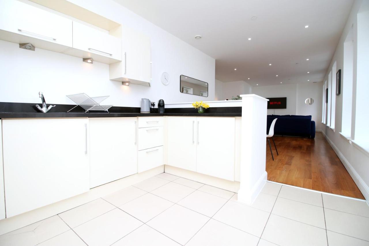 No 2 Under The Clock By Ssw - 2Br, Right In The City Centre, Sleeps 6 カーディフ エクステリア 写真