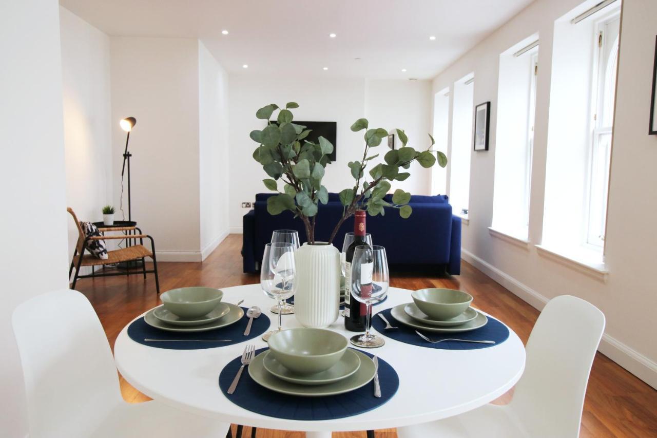 No 2 Under The Clock By Ssw - 2Br, Right In The City Centre, Sleeps 6 カーディフ エクステリア 写真
