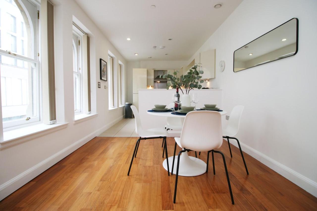 No 2 Under The Clock By Ssw - 2Br, Right In The City Centre, Sleeps 6 カーディフ エクステリア 写真
