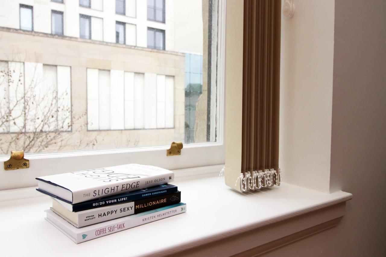 No 2 Under The Clock By Ssw - 2Br, Right In The City Centre, Sleeps 6 カーディフ エクステリア 写真