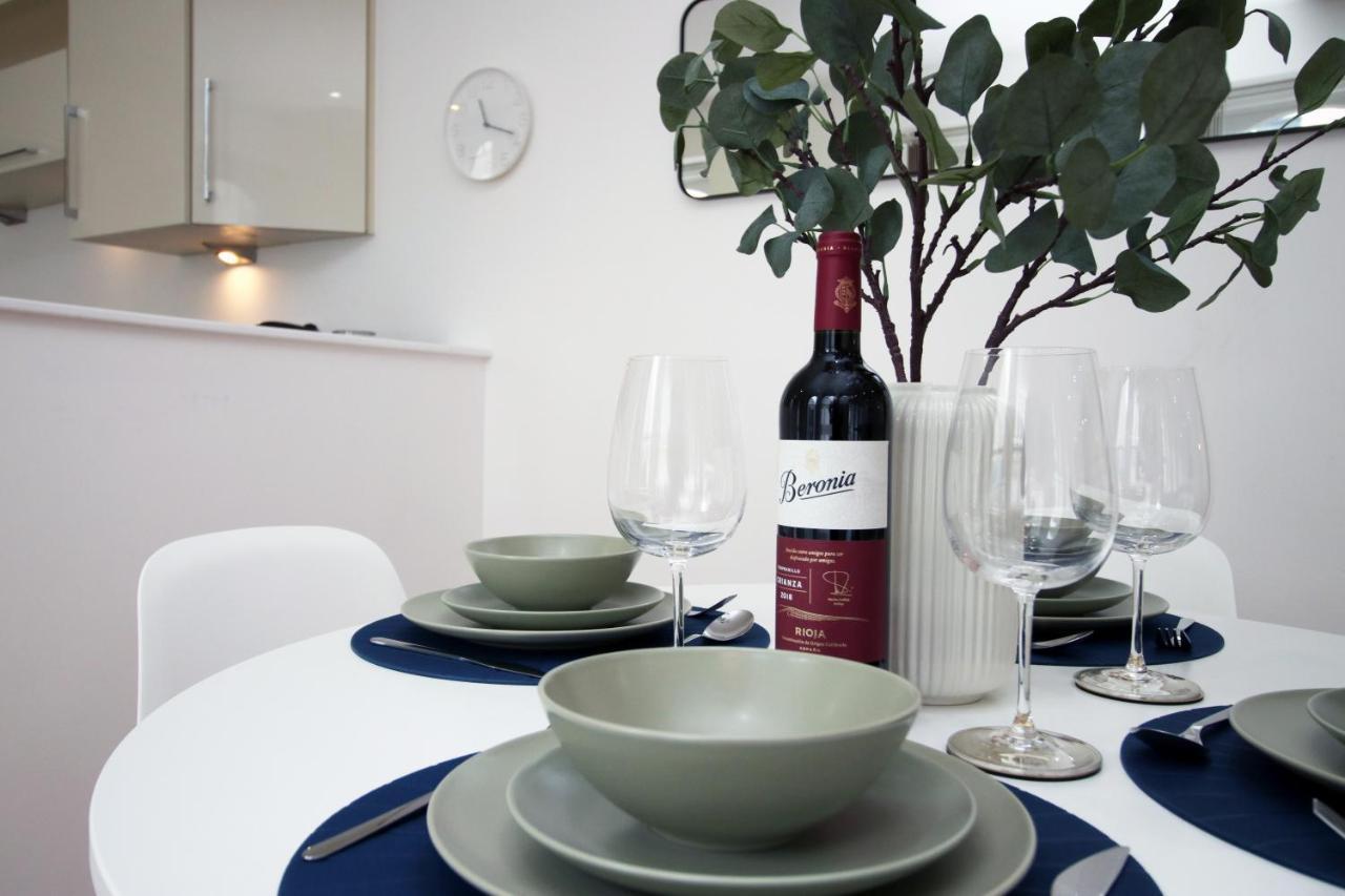 No 2 Under The Clock By Ssw - 2Br, Right In The City Centre, Sleeps 6 カーディフ エクステリア 写真